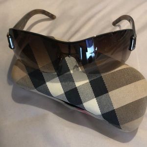 Burberry Wrap Sunglasses 🕶